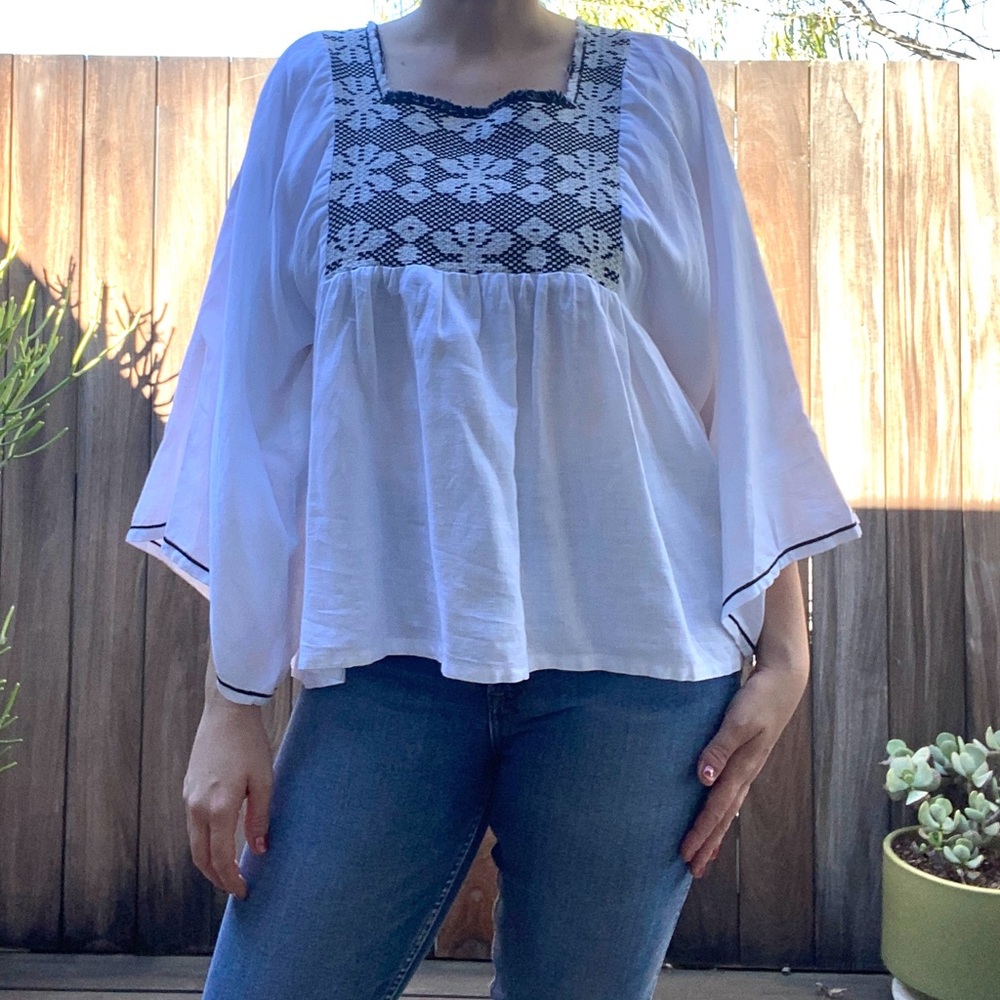 Nina Leica linen embroidered top O/S